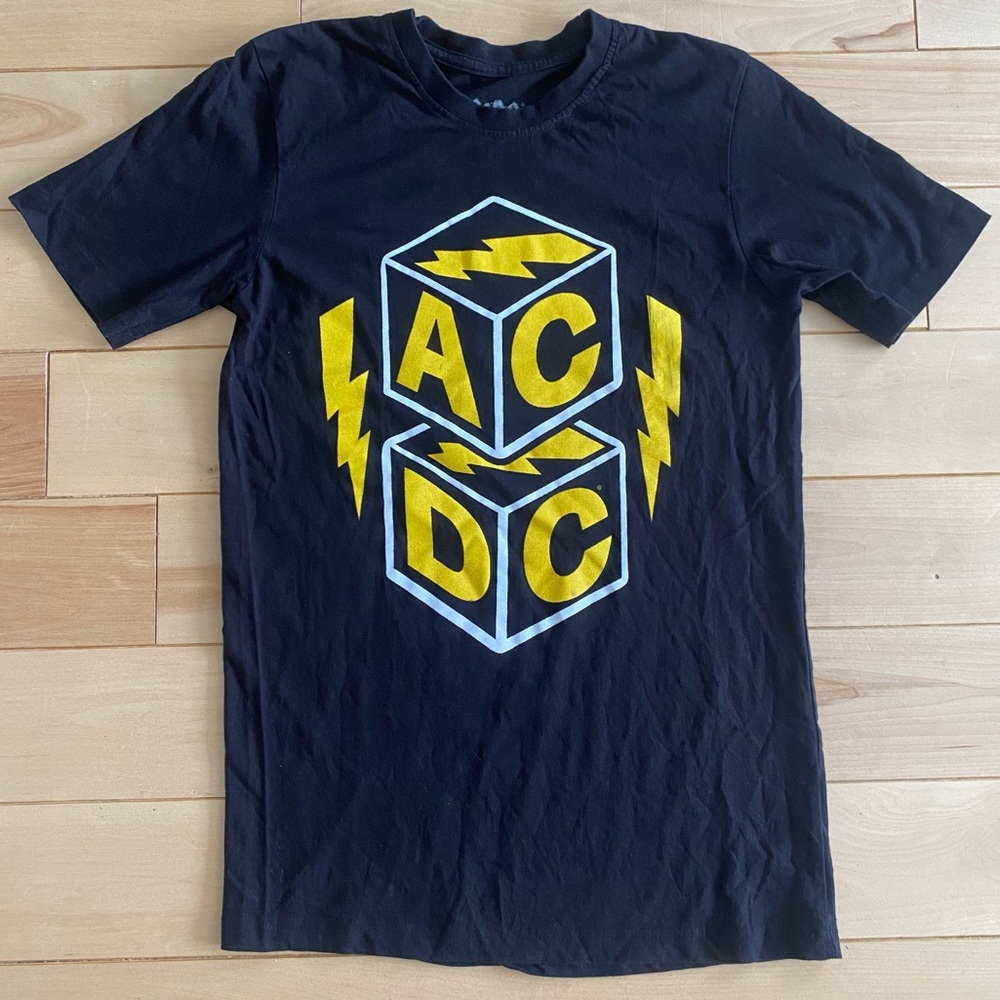 Black yellow AC/DC licensed t-shirt size S men’s